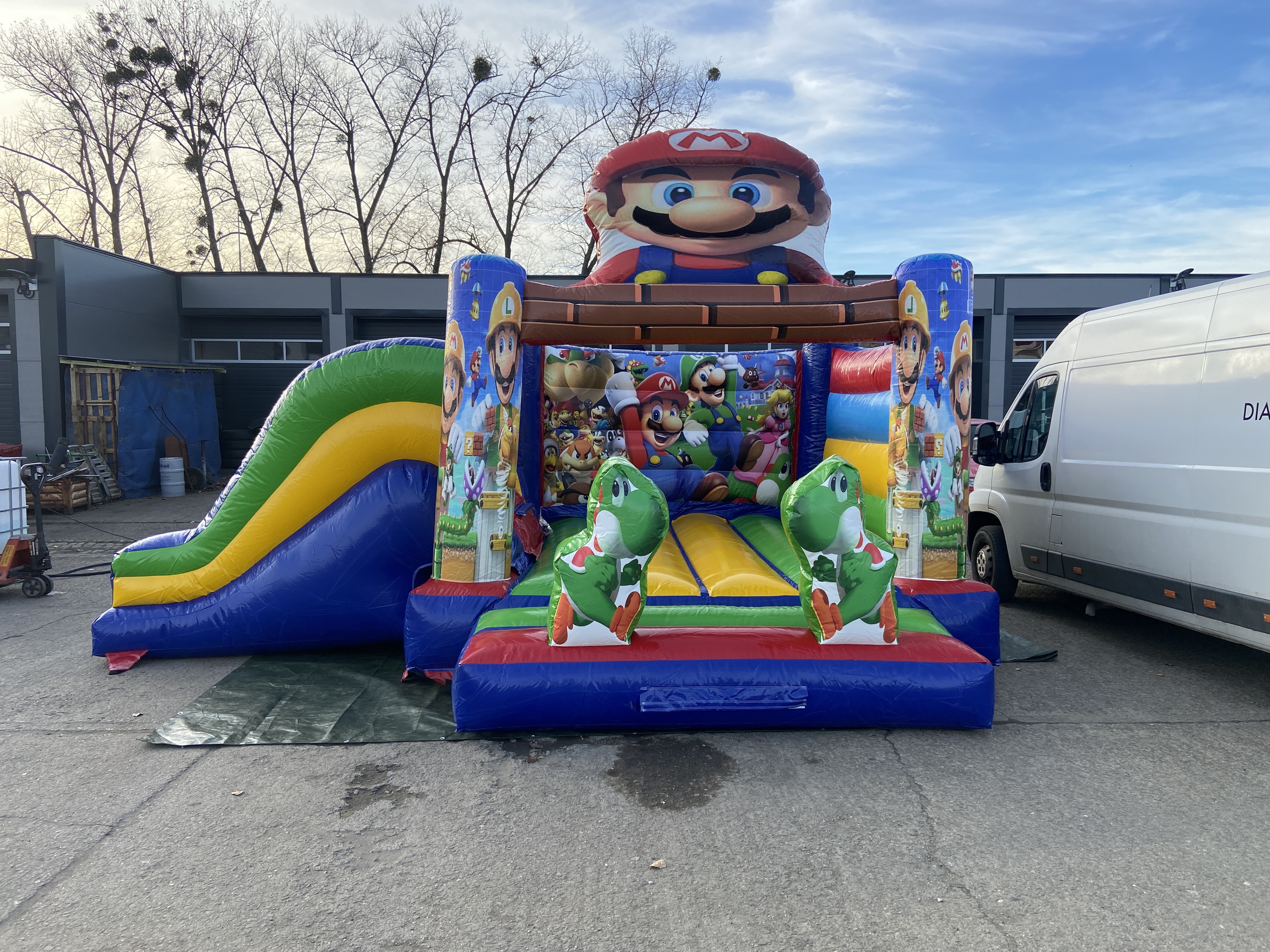 Skákací hrad se skluzavkou SUPER MARIO